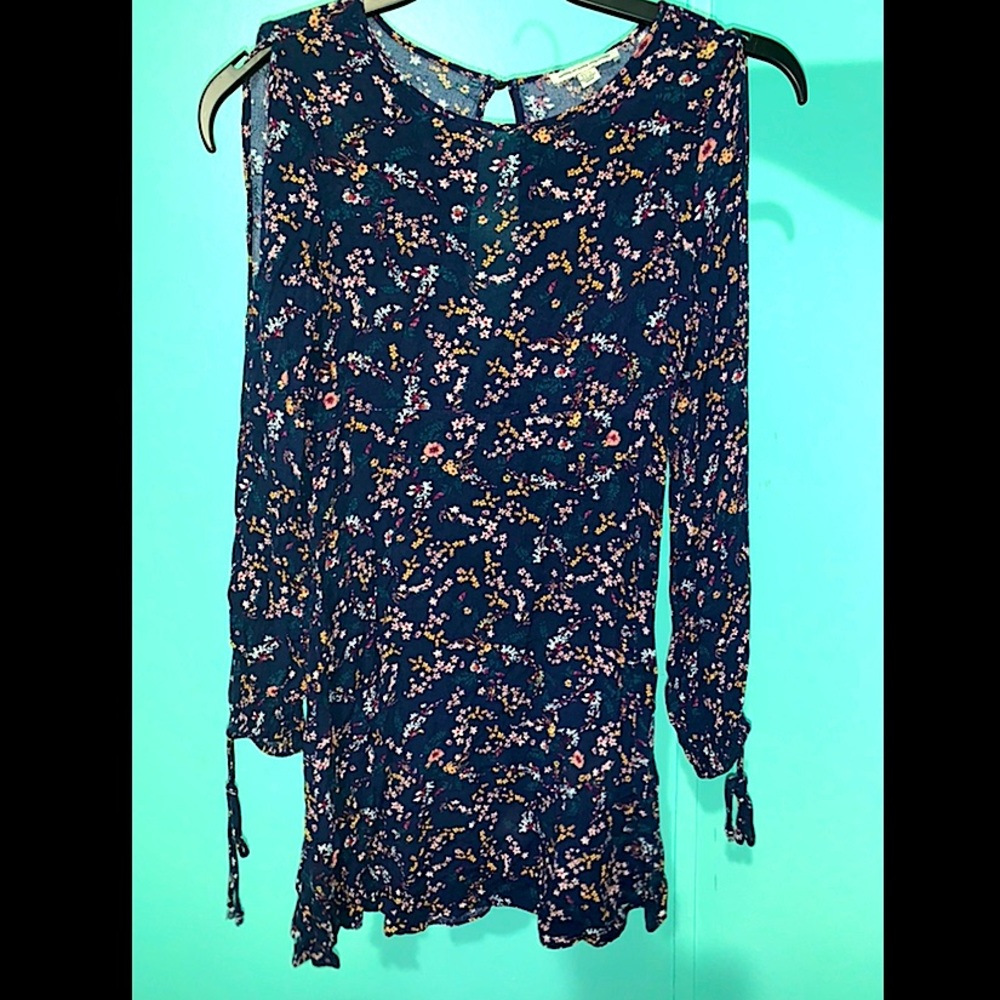 Super Cute Floral Dress w/Cutout Shoulders